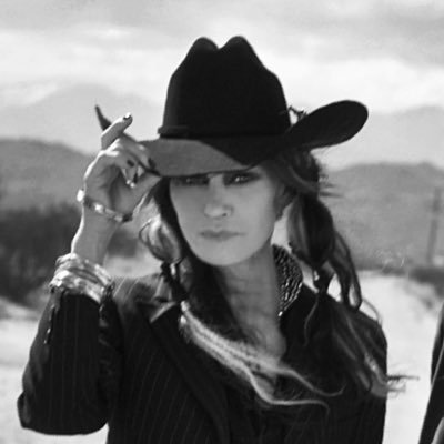 Singer, songwriter, actress and producer of @ShakespearsSis. Official account.