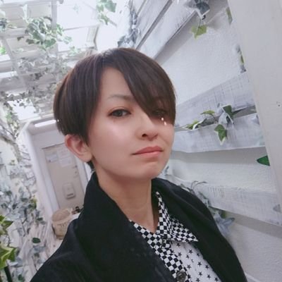 hakuri726's profile picture. 楽屋のお母さん。衣裳やったり、制作やったり、所作指導したり、ヘアメイクやったり、何でも屋。
「細井さん」で反応が出来なかった人。
