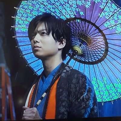 ♪何度も諦めるかって言えばいい 今までの超えた日々が僕らにはあるじゃないか♪
U R not aloneを聴いて 歌を好きになって NEWSのファンに💜💛💚
NEWSの歌声、楽曲は最高🎵
彼らが歌うから魂を揺さぶられる!
かなり大人🐧