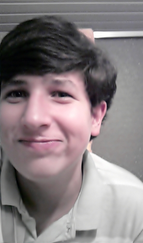 Sou uma pessoal bem legal,inteligente e alguns me acham fofo,shaushau' ñ é sério tá .Sou um menino cristão onde Deus para mim está acima de tudo.Eu amo a musica