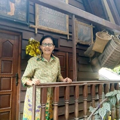 Nila_Riwut's profile picture. Berkegiatan menulis sejarah dan budaya suku Dayak.
 
 
 Menggapai cita memaknai hidup demi mencapai misi kehidupan.