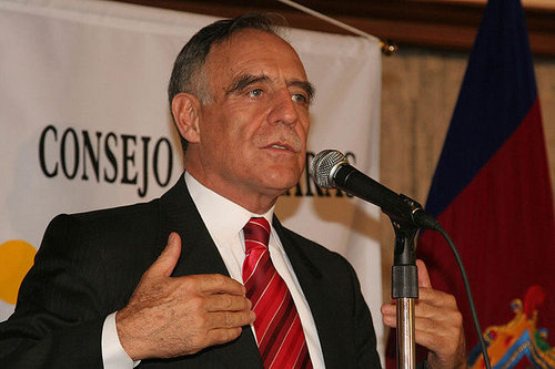 Asambleísta de Alianza Libertad y ex Alcalde de Quito. Militar Condecorado, Héroe del Cenepa.