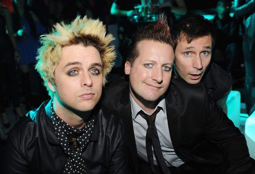 hey. im noura. this is an account for all the green day fans across the world. FOLLOW US and we'll follow bak. other account @nouraxgd.  smileyface