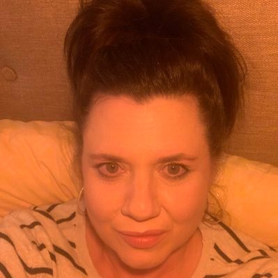 rl_leah's profile picture. Serial Bravo Watcher | Married an English Gentleman | Love People, Coffee & Brunch | Consultant at Simpson & Simpson