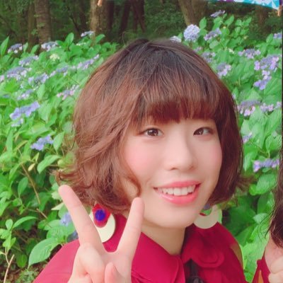 ROLLYさんやROLLYさんの周辺の音楽、ジャズが好き。いつの間にかベースを弾いてたギタリストです(っ´ω`c)お酒と牡蠣と動物が好き。フレットレスベースを練習中
