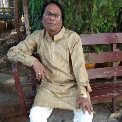 आईनाख़ाना है मुझमें सर उठा कर देख लो,
हर किसी को क्या पता मेरा ही