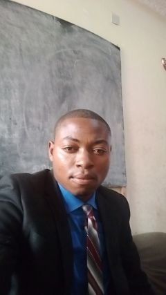 Je suis dans une école Politique du Président Vital Kamerhe a (UNC)