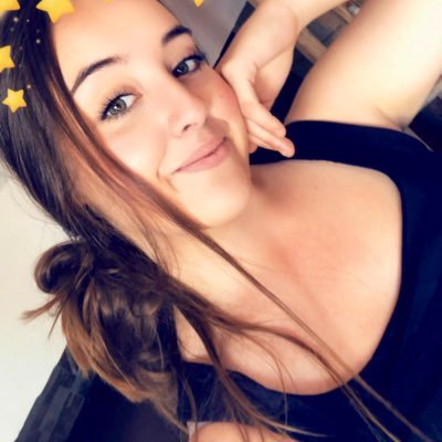 esthergutierr13's profile picture. Con el tiempo, todo pasa. He visto, con algo de paciencia, a lo inolvidable volverse olvido, y a lo imprescindible sobrar.