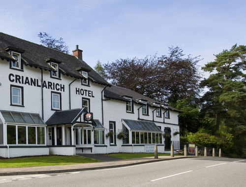 Famous hotel with great food, comfy beds & unique position to explore Scotland.  Amazing Highland scenery just 1 hr from Glasgow. And pet friendly!