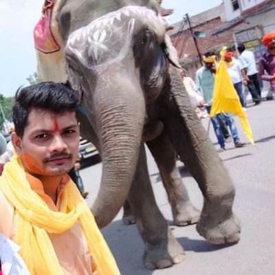 होगी बहुत सी डिग्रियाँ तुम्हारे पास, छलकती आँखों को ना पढ़ सको तो अनपढ़ हो तुम
