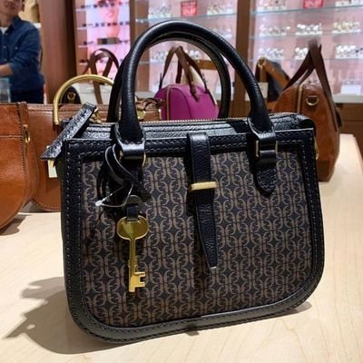 FossilGallery's profile picture. 🙏Trusted Seller
💯AUTHENTIC items
📷Real & Detail pictures
🛒Buy 2 Get 1
🚚Free Ongkir
👇Untuk Pemesanan 
📲WA : 082352366278