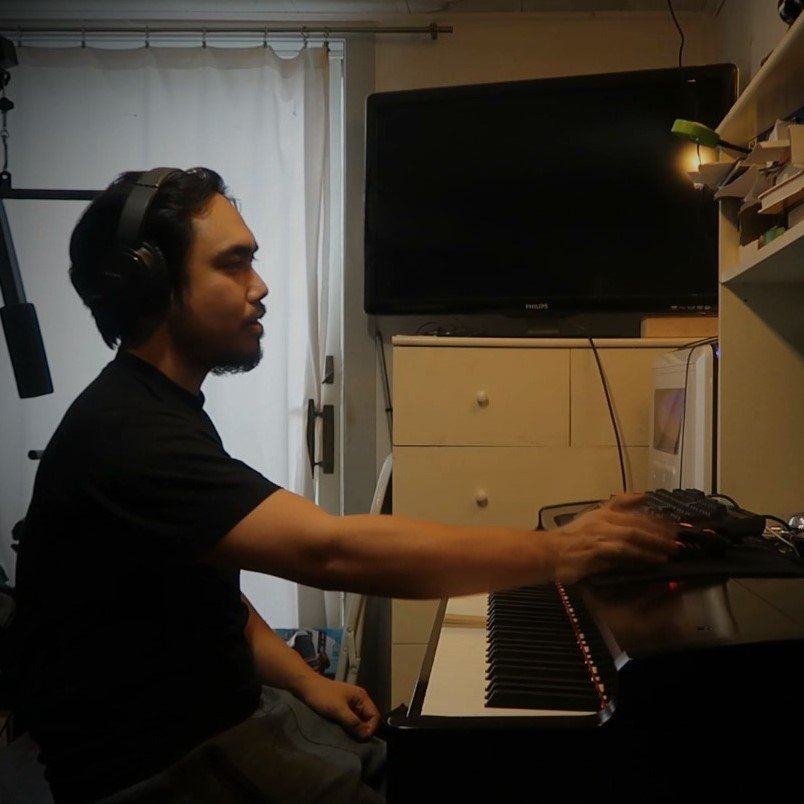 I love to play the piano :)