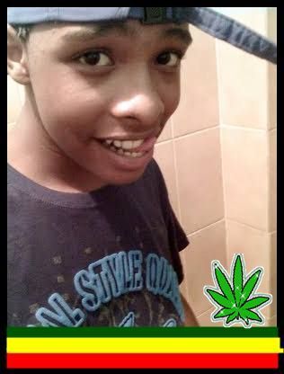 Não é querendo me achar, mais tipo assim, igual a mim
nem XEROX faz. Muitos me imitam, poucos me superam, sou completamente FODA e ORIGINAL !..