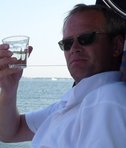 vandilst's profile picture. Achter de voordeur vind ik mijn inspiratie: natalie, joost en laura