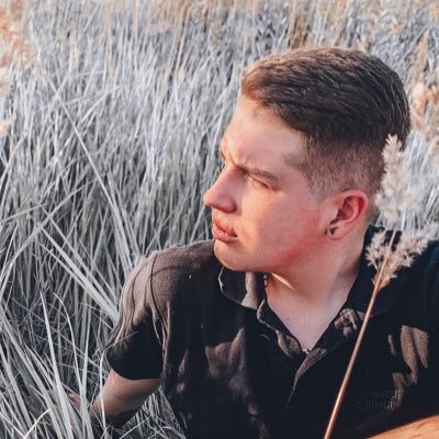 не критикуй меня, да не будешь послан нахуй. а так, не забирай меня спать, и подпишись на мой Инстаграмм🗽