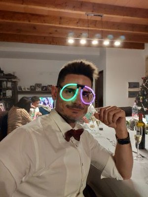 Màster Prof en Alt Rend d'Esports d'Equip. Llicenciat en Ciències de l'Activitat Física i l'Esport. Professor d'EF.