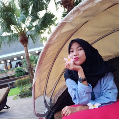 barikaambarsari's profile picture. wanna judge ? mirror !!!