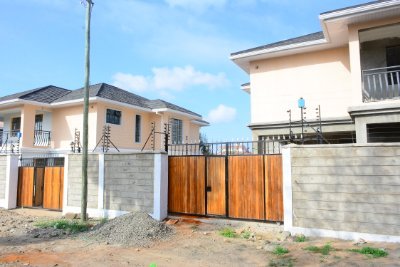 You’ll love this charming, beautiful 2-story townhouse with spectacular panoramic views of Kitengela, 4 bedroom, 3 bathroom home.