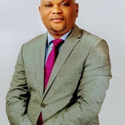 Ministre Délégué chargé des Affaires Coutumières de la rdc, avocat, député élu en 2019 et homme politique congolais.