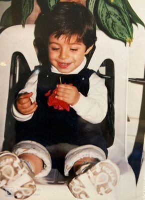 fatemehnoori8's profile picture. ‏‏‏من هیچ‌کس و هیچ‌چیز و هیچ‌منطق و هیچ‌ایدئولوژی‌ای را نمیفهمم...من فقط می‌فهمم که او را ندارم و خودم را نیز :))