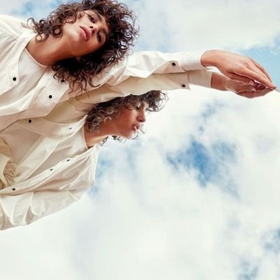 AyenehayeA's profile picture. ‏‏‏‏‏درخشش تو یه چیزی شبیه آینه هاست
که به اندازه ی آسمونا بی نهایته!