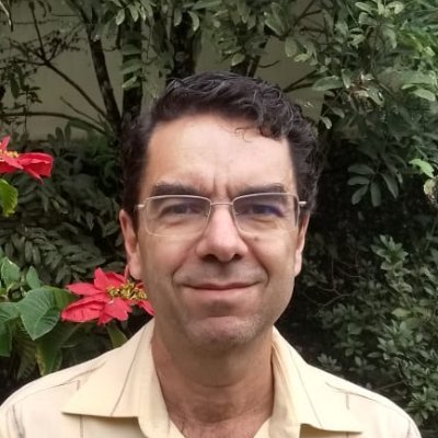 Jornalista e tradutor, autor do livro