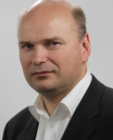 Sales and Leadership Professional and Business angel. Head of Global Sales at Treon Oy. Previously VP at Tieto and Patria.