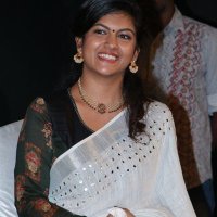 subhapriya malar (@goldensubi) 's Twitter Profile
