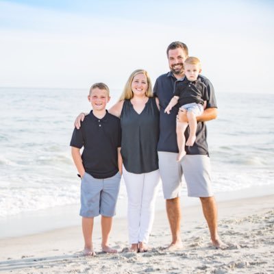 Laur04211's profile picture. 