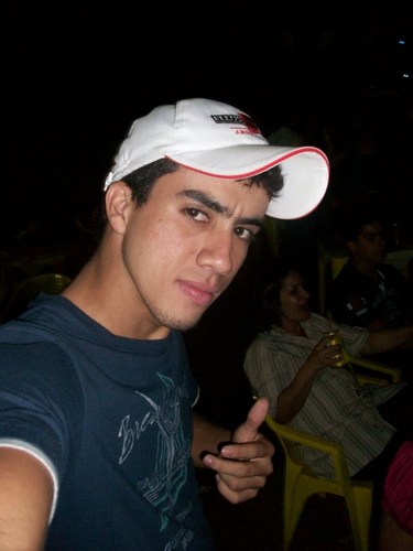 sou da cidade de campinapolis - mt, auxiliar de contabilidade, tenho uma esposa linda que amo muito
