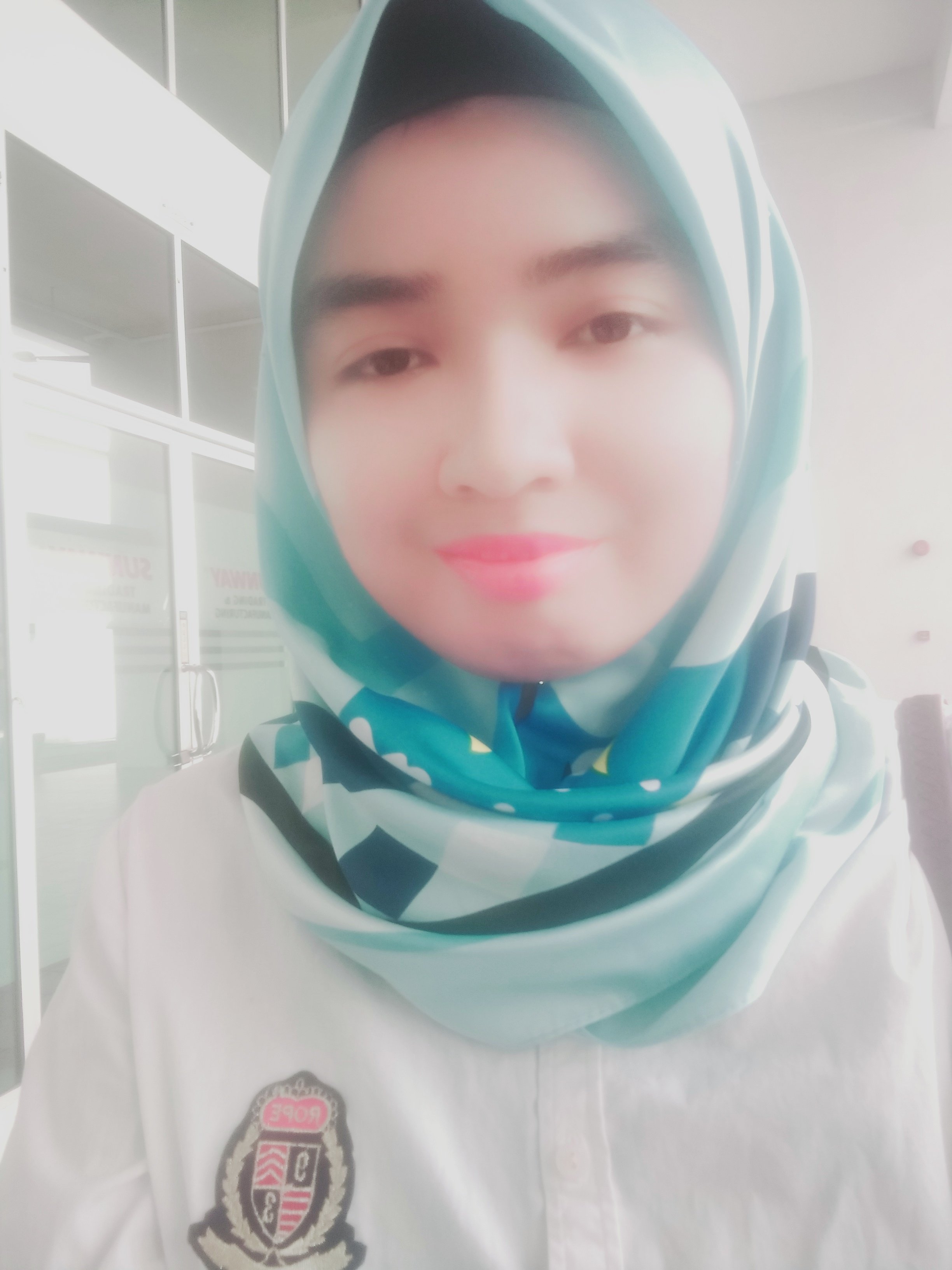Hai my full name is Nur Eneza. I am 26 years old.
Saya ni simple and nak mengenali rakan sekalian.