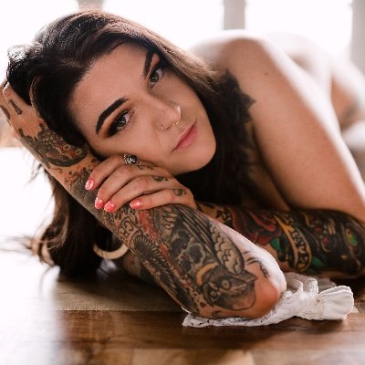 suicide girl hopeful . Aussie . Alt model . bartender . body piercer . dad jokes . no bullshit. Only fans :: steez queen