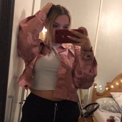 CwattDesigns's profile picture. Interior design student 🐆