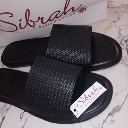 good quality leather hand made slippers both male & female at affordable price proudly 🇳🇬😊