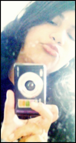 luhmayaara's profile picture. ... Seei que não tem jeito, mas vou tentando mesmo assim & carregando a dor de ver o que nem começou próximo de ter um fim ♪