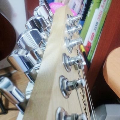 Guitar/日本語/韓国人/Younha/윤하좋아/윤하20년 팬 (2025년 기준) 으로 매 년 갱신 중/안동대학교 지구환경과학과 졸업