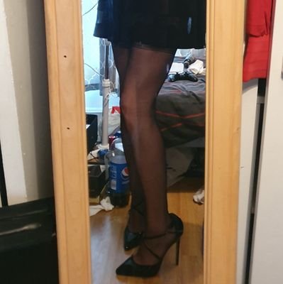 Bi sexual crossdresser looking some fun and friends. adore nylons so much 😍.