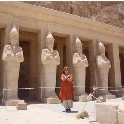 مواطن محب للجميع وبعد حب الجميع اعشق الوحده وتركت الجميع.......
