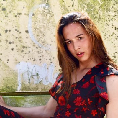 blossoming artist 👩🎤 👩🎨 both music 🎶 and painting 🖼. singer songwriter.