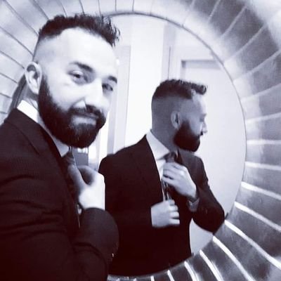 Matteo...32 anni...ho un impresa edile... gioco a calcetto...da due giorni single
