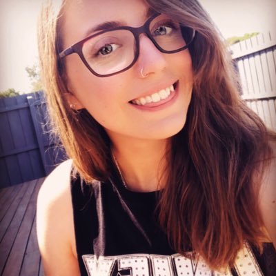 MultisUna's profile picture. Green is not a creative colour.