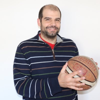 Enamorado del periodismo deportivo. Por el baloncesto saco los codos en la zona si hace  falta.