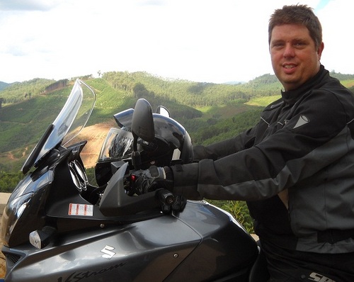 Apaixonado por motos, bike, carros, games e musica. Vivo tudo intensamente.