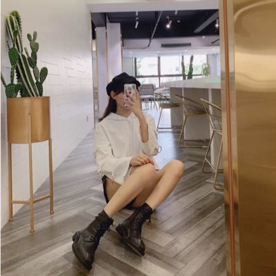 大学在读 喜欢忠诚的🐶 闲聊一律不回复。没有其他社交平台。同城可约调 异地可网调 q. 2805744889