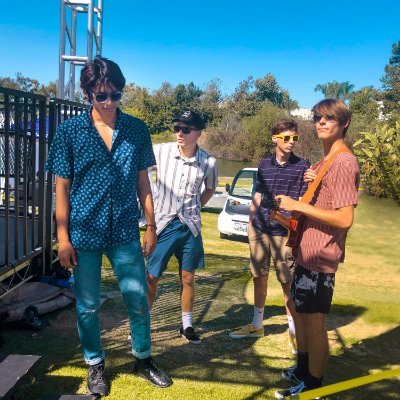 Just four South Bay guys who like to rock. Check us out at: https://t.co/QTIKz0Pd8i / instagram: the_dropoffs / Facebook: @TheDropOffs