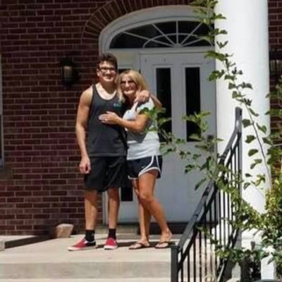 AlexJStultz12's profile picture. Future Educator - Studying at the University of South Dakota, class of 2022. #GoYotes 🐺