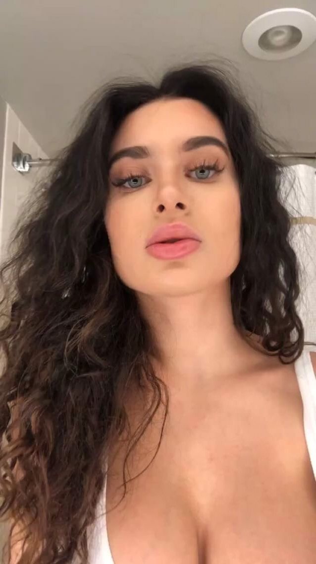 queensa39170515's profile picture. am single