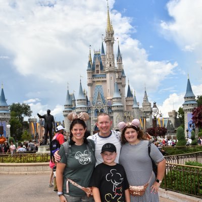 lyndsay_tanis's profile picture. 