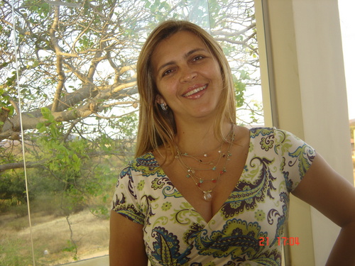 Bacharela em Direito, Servidora do TJPB, Comarca de Cajazeiras-PB...AMO MINHA VIDA, MEU MARIDO E MEUS FILHOS... SOU UMA MULHER DE MUITA FÉ.