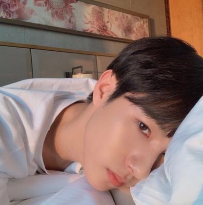 FOLLOW @Royal_Shua INSTEAD YALL CAN DM ME I AM VERY FRIENDLY HAHAHAHA